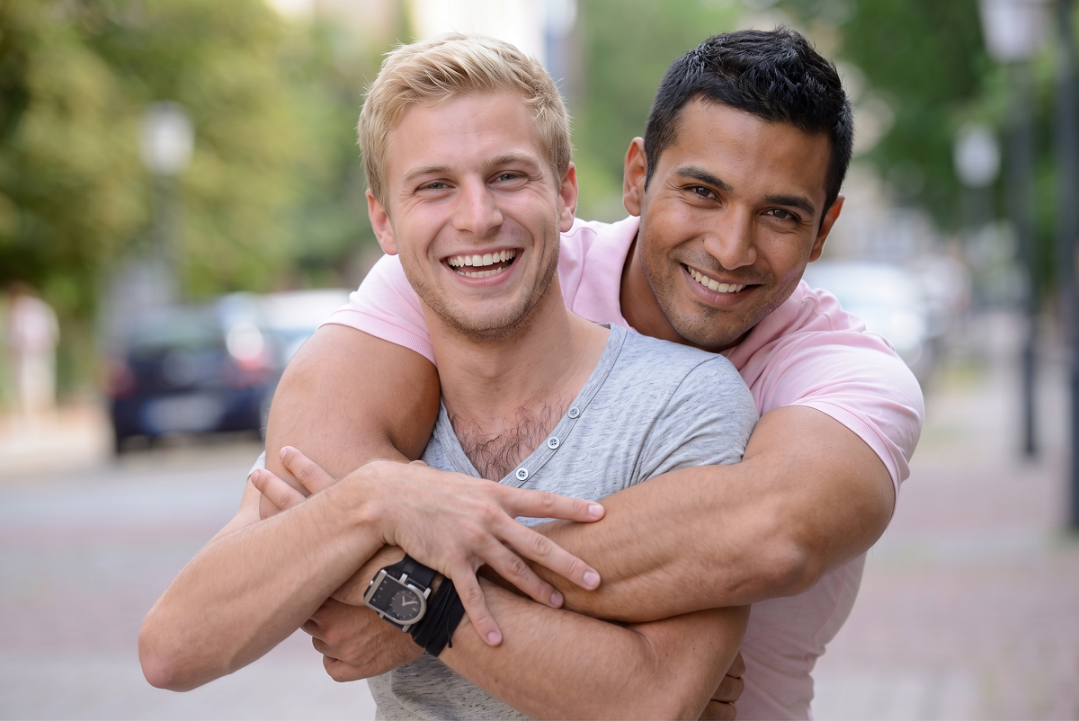 Pareja abrazada